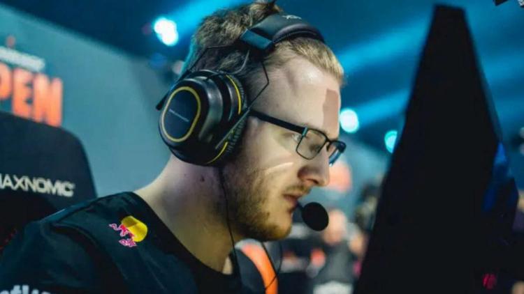 fnatic flyttede smooya til bænken