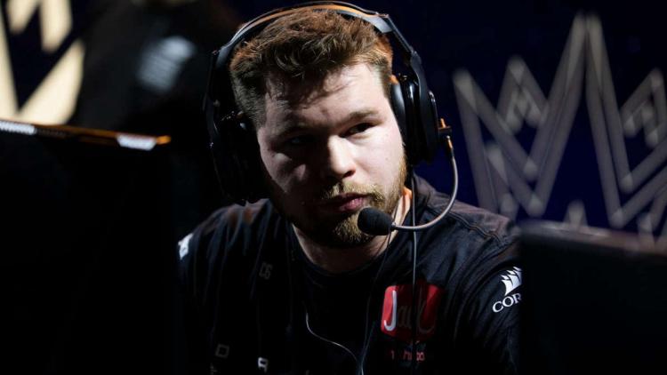 Crimsix annoncerede sin pensionering kl. CDL