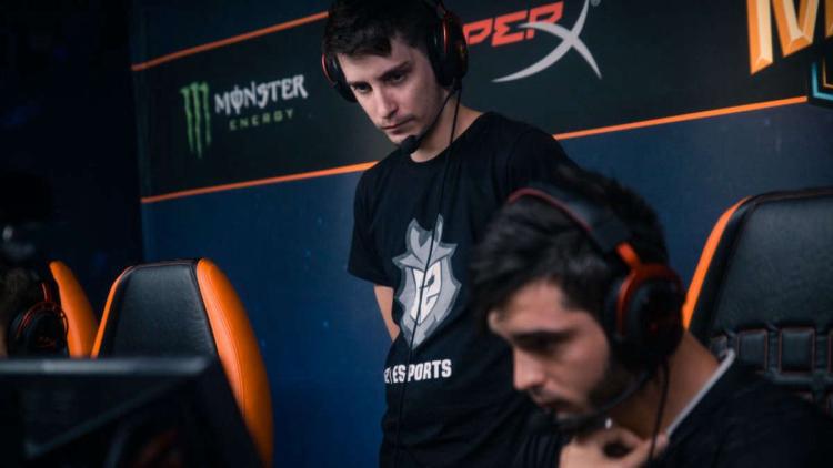 shox introducerede sit team sammen med SmithZz