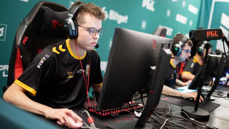 f4 stzin og n1 ssim sluttede sig til Flamengo Esports