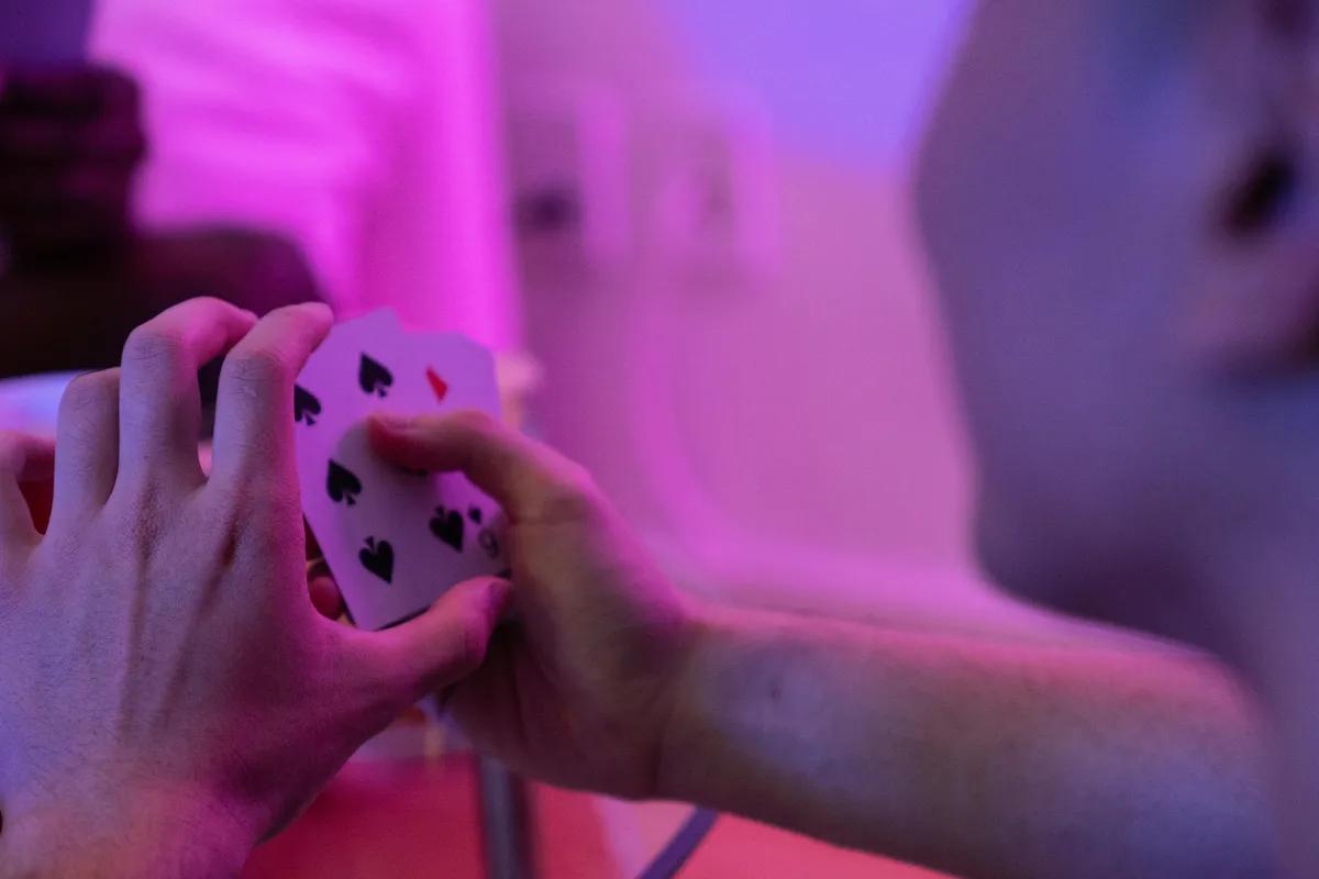 Onlinekasinoer i spilalderen: mellem highscores og jackpots