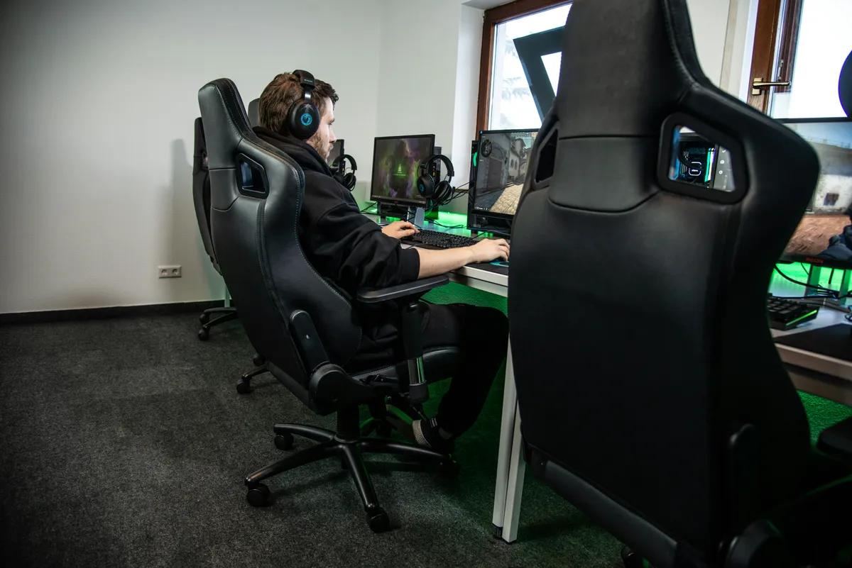 Hvor lang tid vil der gå, før store esport-titler har brandede spilleautomater?