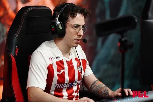 4nalog deler veje med HEROIC