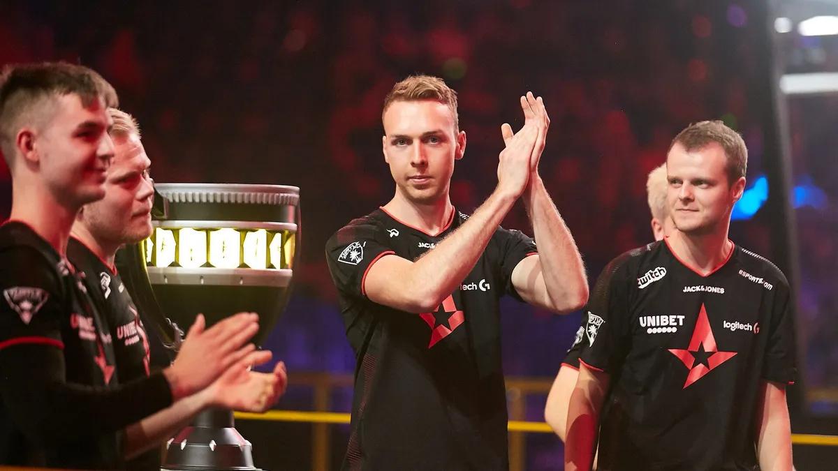 Den firedobbelte major-mester Lukas "gla1ve" Rossander trækker sig officielt tilbage fra professionelt spil