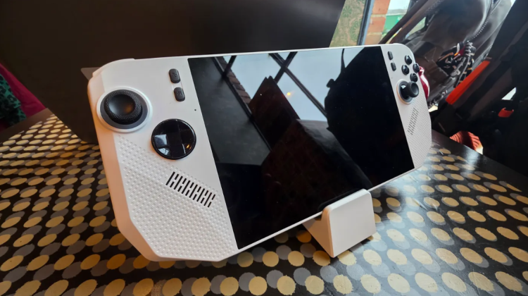 MSIs Claw A8 BZ2EM lander mellem rivalerne uden at ændre feltet 2