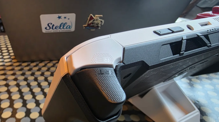 MSIs Claw A8 BZ2EM lander mellem rivalerne uden at ændre feltet 1